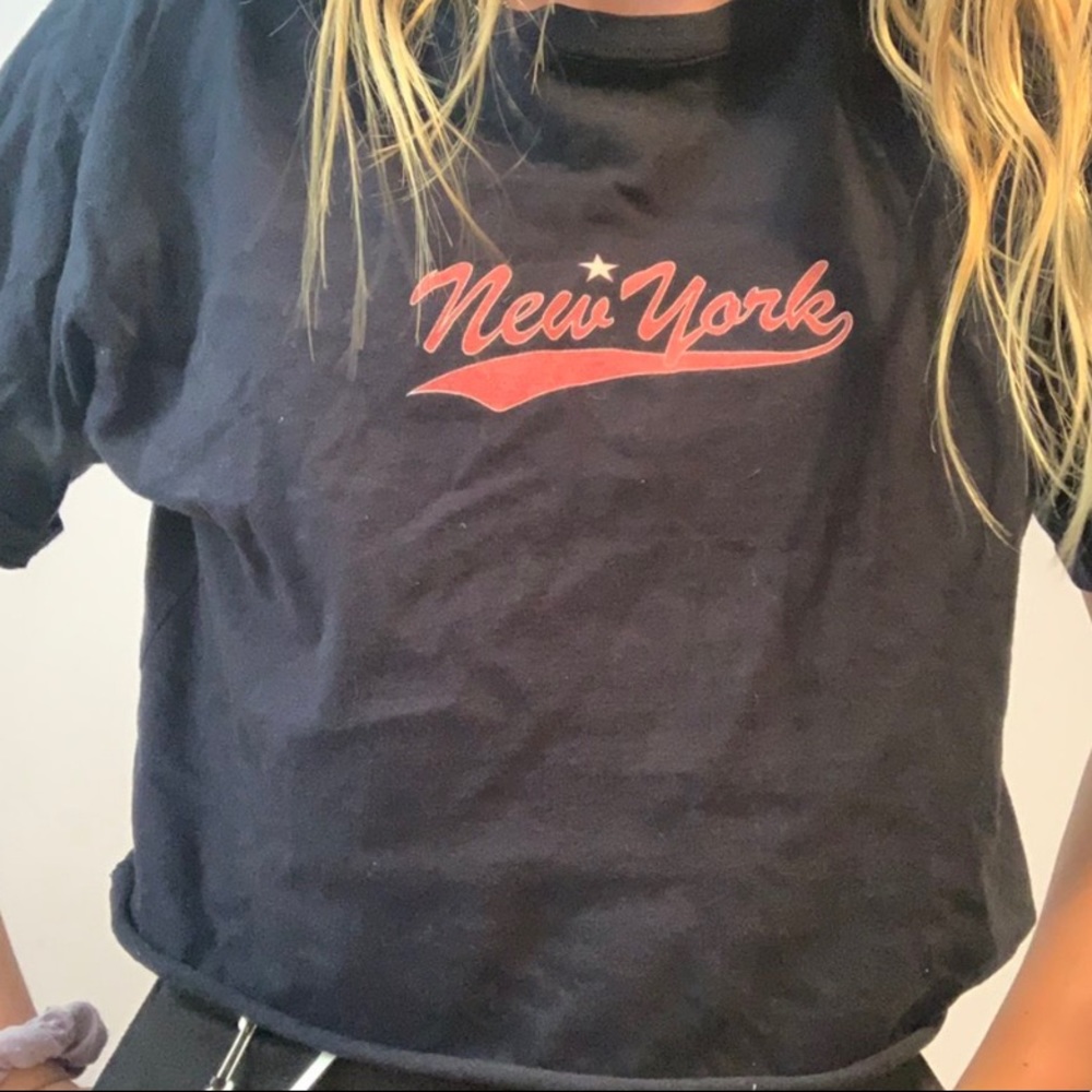 BRANDY MELVILLE CROPPED NEW YORK SHIRT